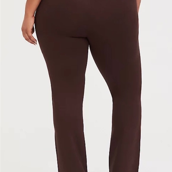 TORRID- STUDIO SIGNATURE PREMIUM PONTE STRETCH TROUSER - BROWN 30 XT - Picture 2 of 5